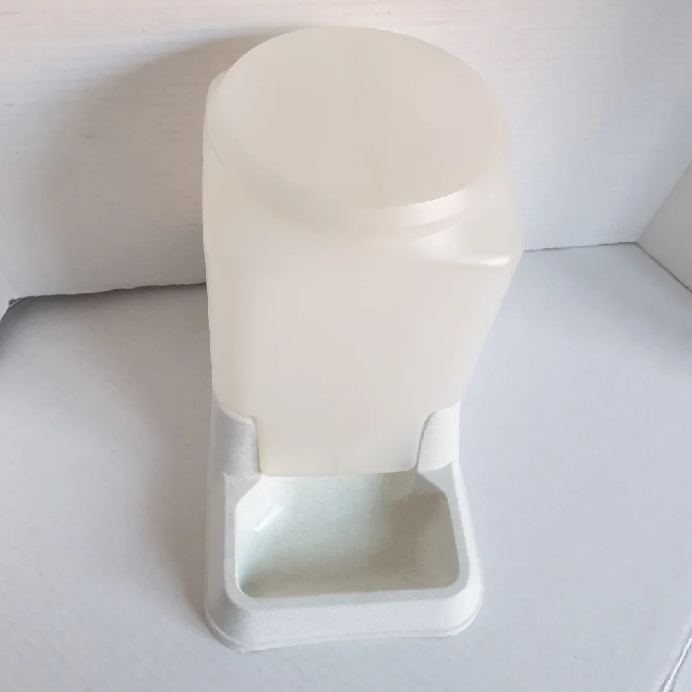 Self Cat or Dog Sturdy Plastic White & Speckle Grey Water Dispenser 108oz